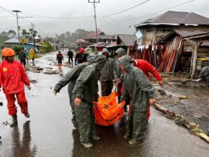 فيضانات إندونيسيا: حالة طوارئ في سولاويزي وارتفاع الضحايا