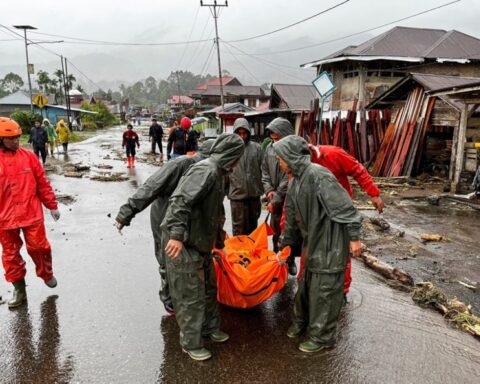 فيضانات إندونيسيا: حالة طوارئ في سولاويزي وارتفاع الضحايا
