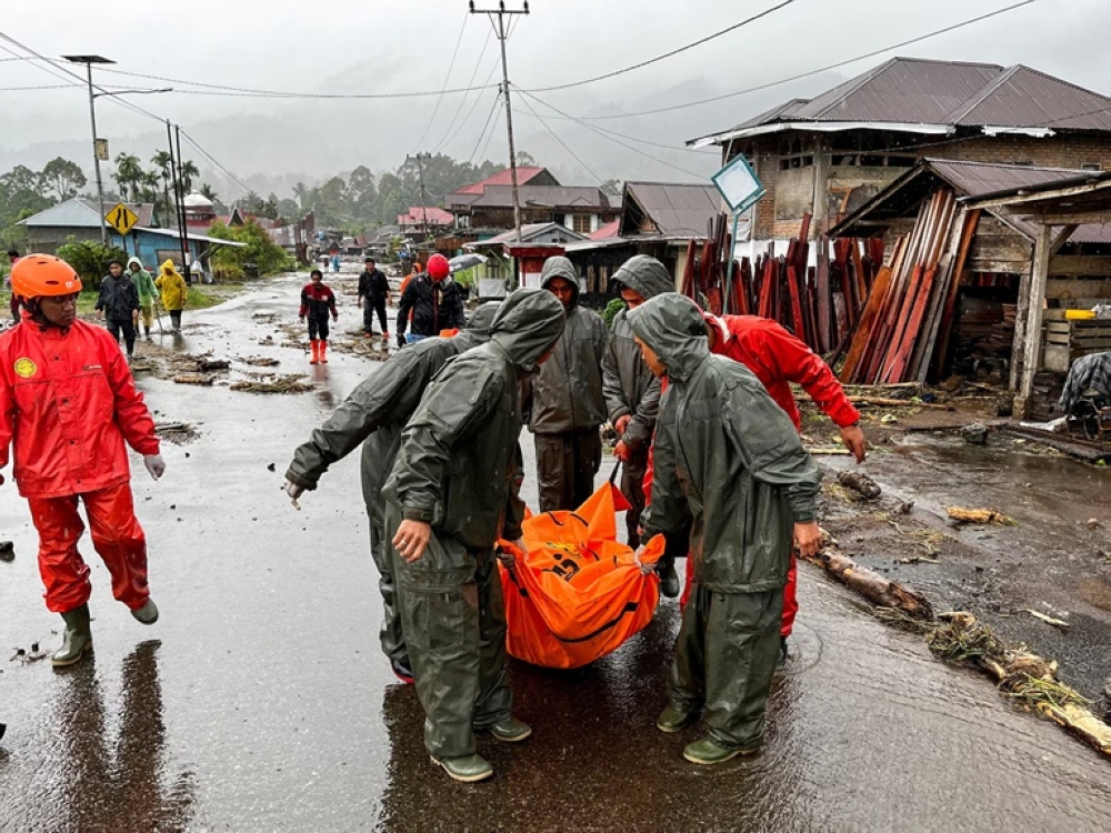 فيضانات إندونيسيا: حالة طوارئ في سولاويزي وارتفاع الضحايا