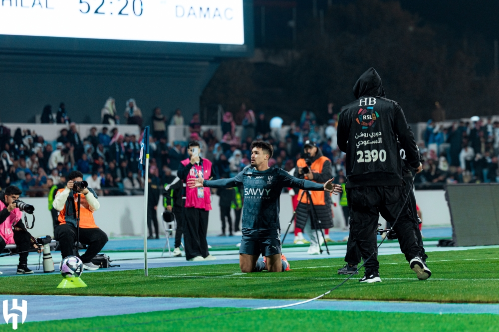 الهلال يتصدر دوري روشن: أرقام قياسية وهيمنة تكتيكية