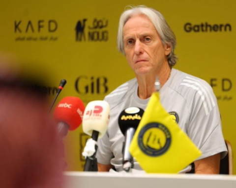 جاهزية سيماكان لمواجهة الهلال: مدرب النصر يكشف التفاصيل