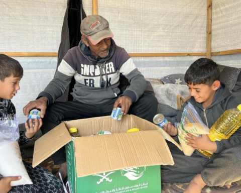 مركز الملك سلمان يواصل إغاثة غزة بمساعدات غذائية عاجلة