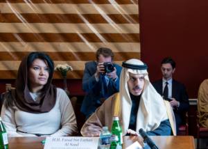 وزير الخارجية السعودي يبحث تعزيز الشراكة مع النواب الأمريكي