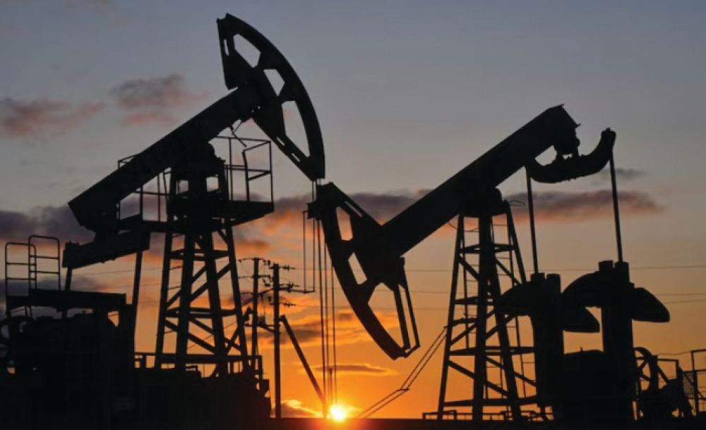 انخفاض مخزونات النفط الأمريكية بـ 3.8 مليون برميل يخالف التوقعات