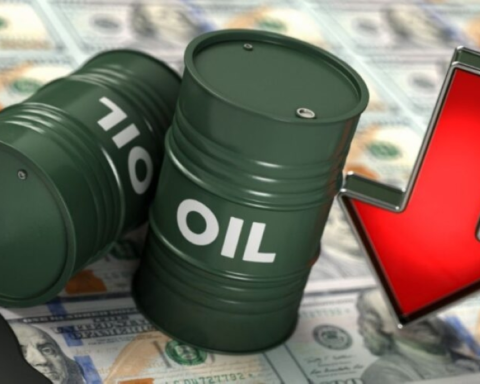 Oil prices fall below $60, Brent crude continues to decline