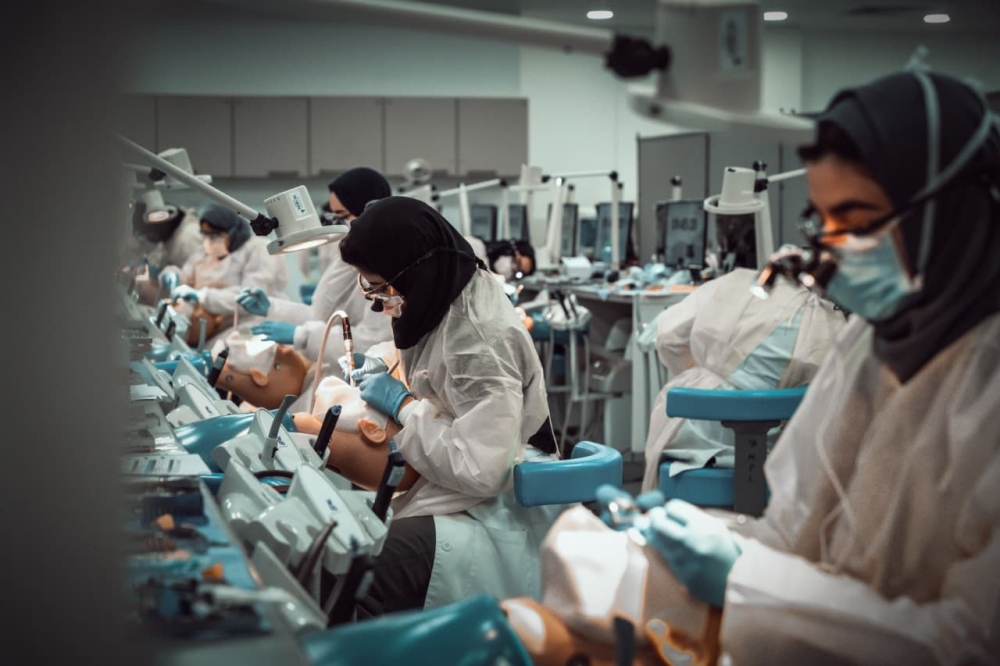 جامعة الملك عبدالعزيز تنظم اختبارات الرخصة الأمريكية (ADEX)