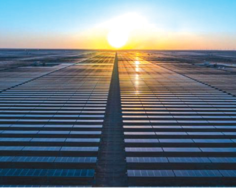 نمو سجلات الطاقة الكهربائية وشحن المركبات بالسعودية 27% في 2025