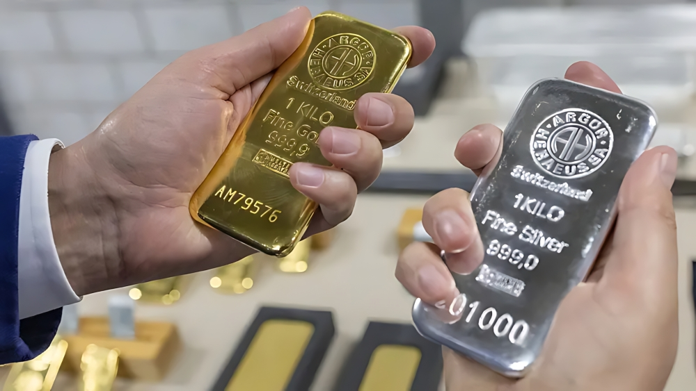 تراجع الذهب والفضة وصعود الدولار: توقعات أسعار 2026