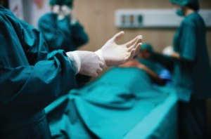 The Saudi Red Crescent saves a 70-year-old woman from a stroke in Jeddah