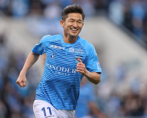 الملك كازو يواصل الأسطورة: ميورا ينضم لفوكوشيما في سن الـ58