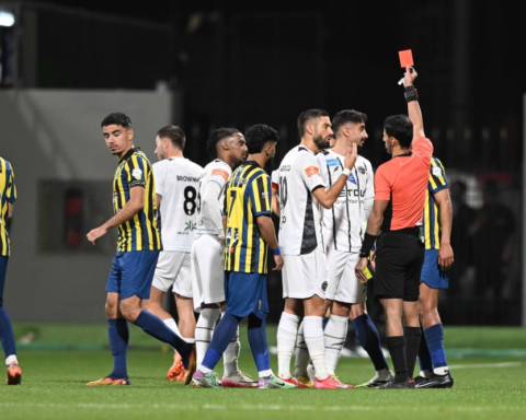 عقوبة منتظرة ضد عبدالله معتوق لاعب الشباب بسبب تصرف غير أخلاقي