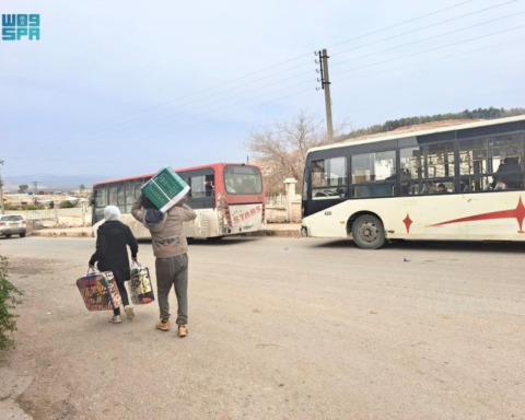 مركز الملك سلمان يوزع مساعدات غذائية وإيوائية في حلب