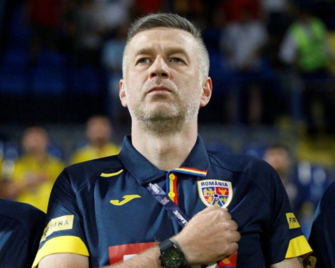 الشباب يقيل الغواسيل ويفاضل بين تشافي ودياز لخلافته