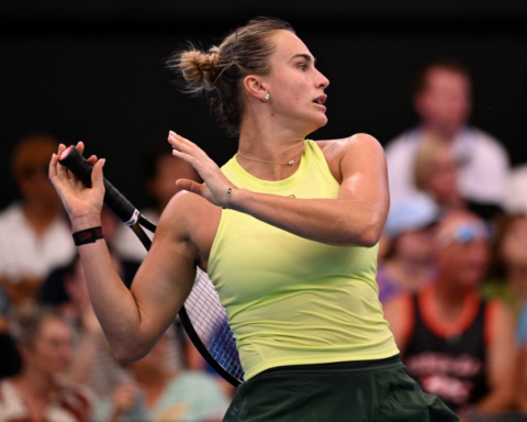 سابالينكا تهزم موخوفا وتبلغ نهائي بريزبين لمواجهة كوستيوك