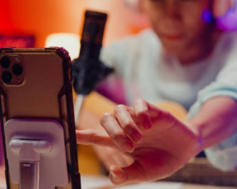 ثروات مشاهير السوشيال ميديا: شبهات غسل أموال وغياب الرقابة