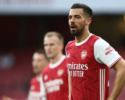 الهلال يقترب من ضم بابلو ماري مدافع أرسنال السابق