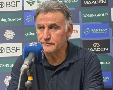 غالتييه ينتقد لاعبي نيوم بعد الخسارة أمام الفتح في دوري روشن