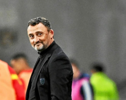 فرانك هايس يقترب من تدريب منتخب تونس خلفاً للطرابلسي