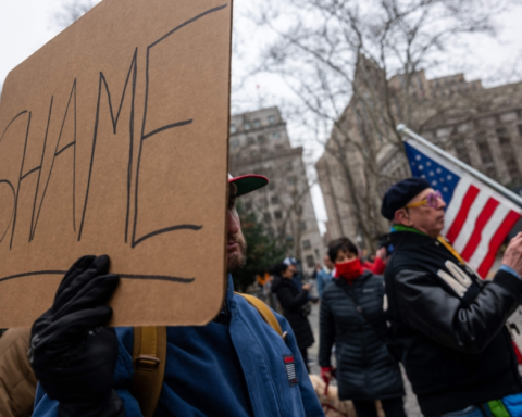 تظاهرات أمريكا: مقتل رينيه غود يشعل مينيابوليس وتوتر فدرالي