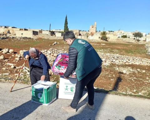 مساعدات سعودية عاجلة للنازحين في حلب وأفغانستان عبر مركز الملك سلمان