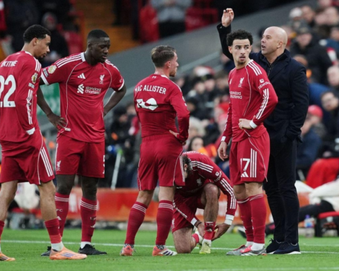 انتهاء موسم كونور برادلي مع ليفربول بسبب إصابة الركبة