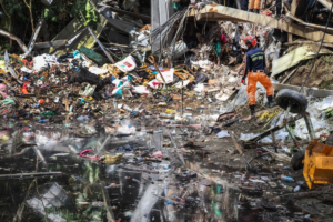 Philippine garbage mountain collapse disaster: Hopes dwindle for rescuing the missing