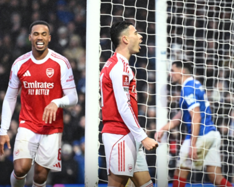 أرسنال يهزم بورتسموث 4-1 وهاتريك لمارتينيلي في كأس إنجلترا