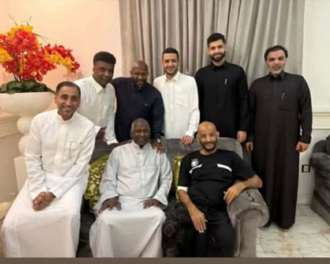 أساطير السعودية يدعمون محمد عبدالجواد في وعكته الصحية