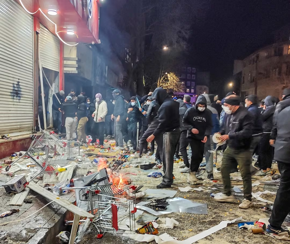 جوتيريش يدين عنف إيران ضد المتظاهرين ويطالب بضبط النفس