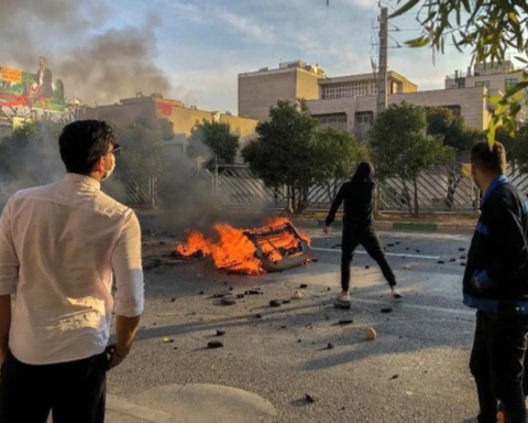 احتجاجات إيران: تحذيرات من مجزرة وارتفاع القتلى لـ 192