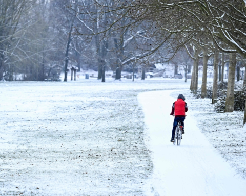 إلغاء رحلات مطار فرانكفورت بسبب الثلوج والطقس الشتوي