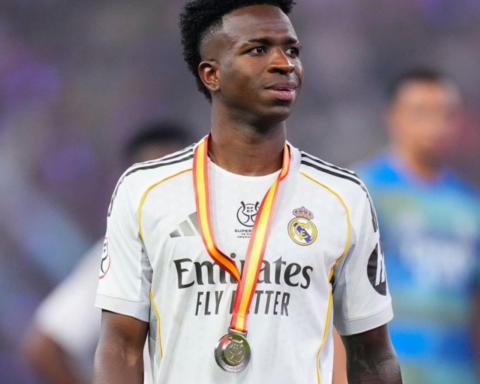 سيميوني يعتذر لفينيسيوس وبيريز بعد مشادة السوبر الإسباني