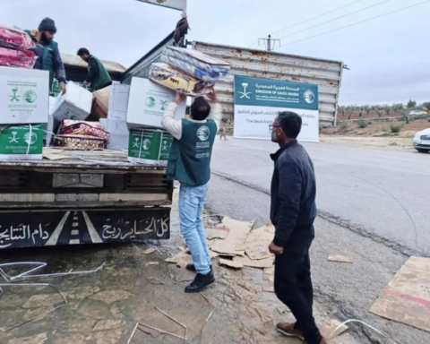 مركز الملك سلمان يوزع مساعدات في حلب ويواصل دعم اليمن