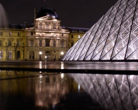 Louvre Museum closed again: reasons for the strike and details of the recent thefts