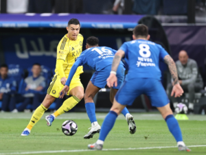 رد فعل رونالدو على هتافات ميسي في ديربي الهلال والنصر