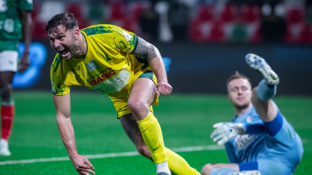 الخليج يهزم الاتفاق 2-1 في ديربي الشرقية بدوري روشن