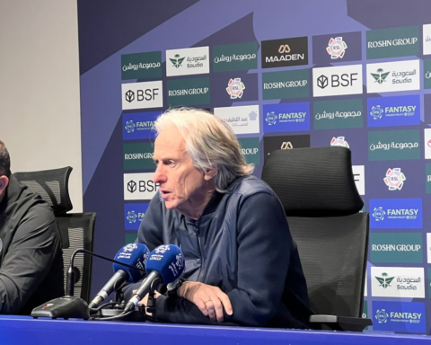 مدرب النصر يكشف أسباب الهزيمة أمام الهلال وأزمة العقيدي