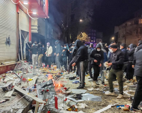 البيت الأبيض: الدبلوماسية خيار قائم مع إيران رغم التهديد العسكري