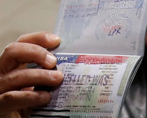 إلغاء 100 ألف تأشيرة أمريكية في عهد ترامب: الأسباب والتفاصيل