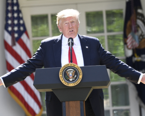 ترامب يهدد شركاء إيران برسوم 25%.. من المتضرر؟