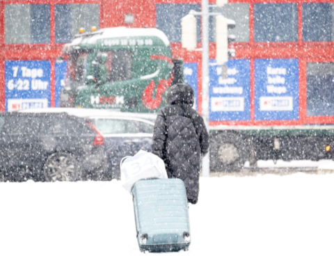 الأمطار المتجمدة تشل حركة الطيران والنقل في وسط أوروبا