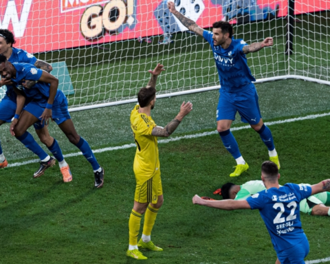 كورينثيانز يفاوض لاعب الهلال كايو سيزار في يناير