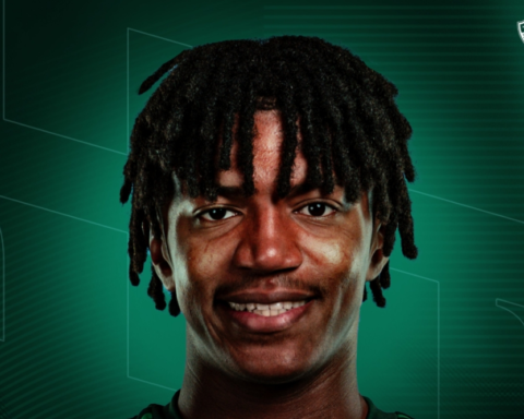 رسمياً: الأهلي يعير أيمن فلاته إلى نادي نيوم