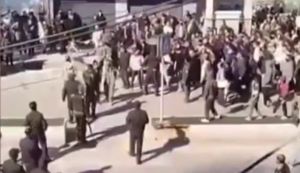 ترامب يدعم متظاهري إيران: عقوبات جديدة وتلويح بالخيار العسكري