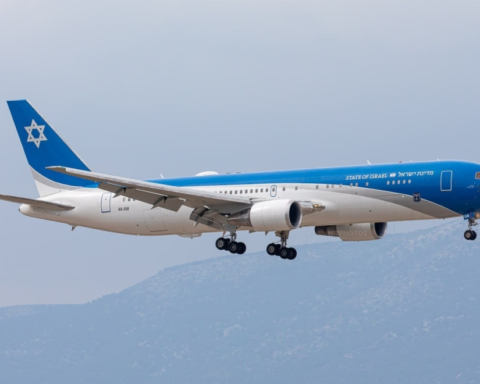 نقل طائرة نتنياهو خارج إسرائيل خشية القصف: تفاصيل أمنية