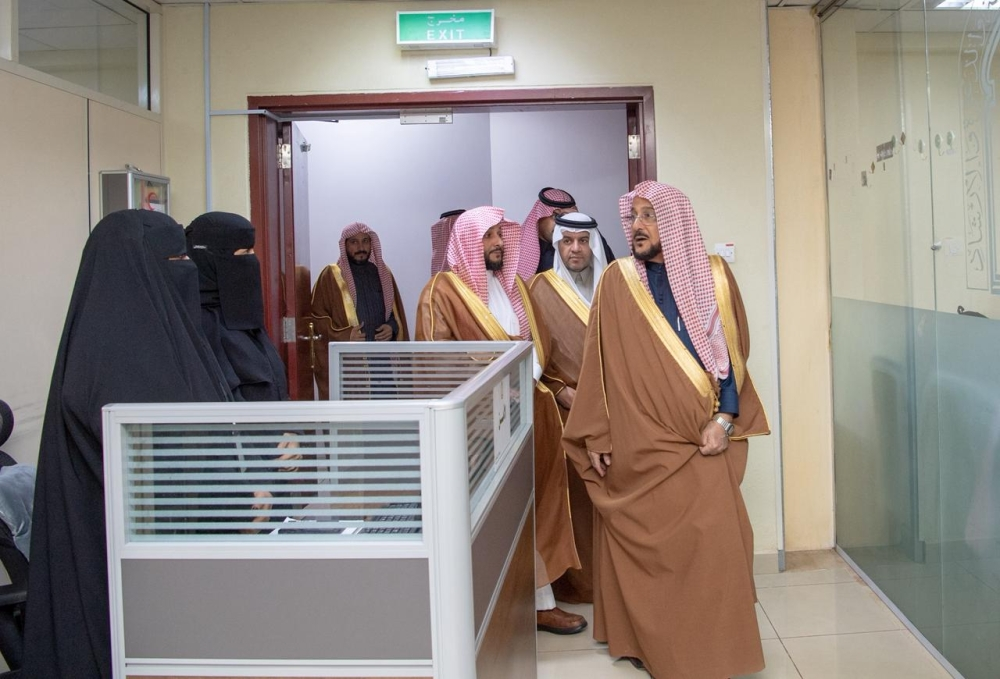 وزير الشؤون الإسلامية يدشن صيانة 800 مسجد بالمدينة بـ 61 مليون