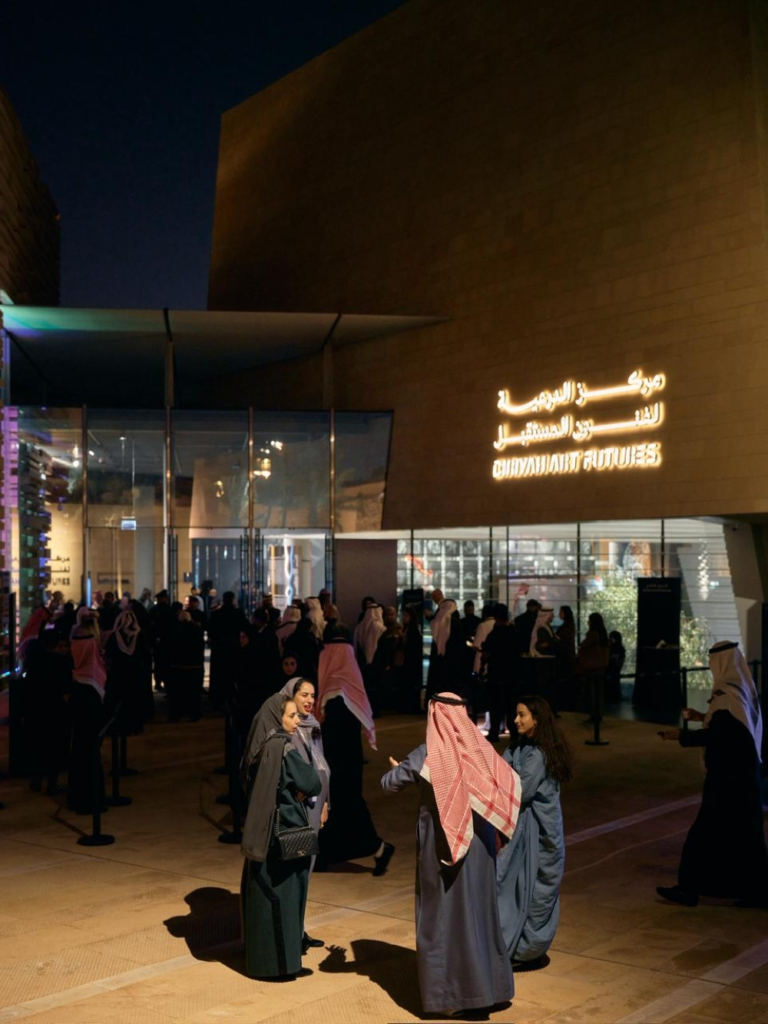 مركز الدرعية لفنون المستقبل يفتتح معرض من الأرض للفنون الرقمية