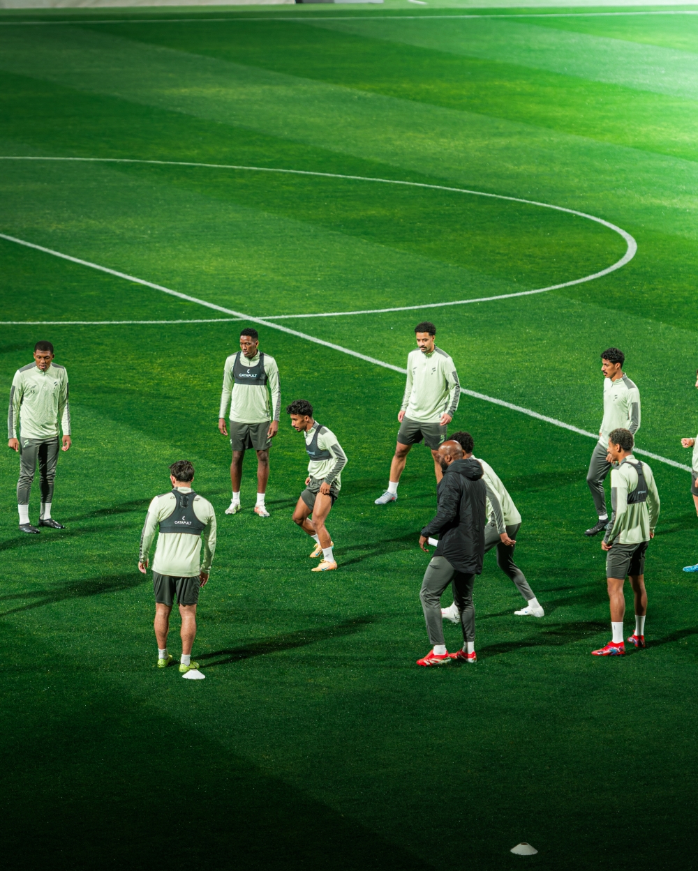 الفتح يواجه النجمة في دوري روشن: موعد المباراة وتفاصيل المواجهة