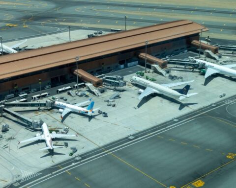 King Abdulaziz Airport implements cross-take for the first time in the Kingdom