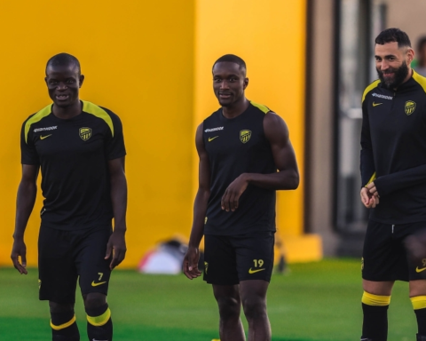 موقف كريم بنزيما من مباراة الاتحاد والاتفاق - تفاصيل الإصابة